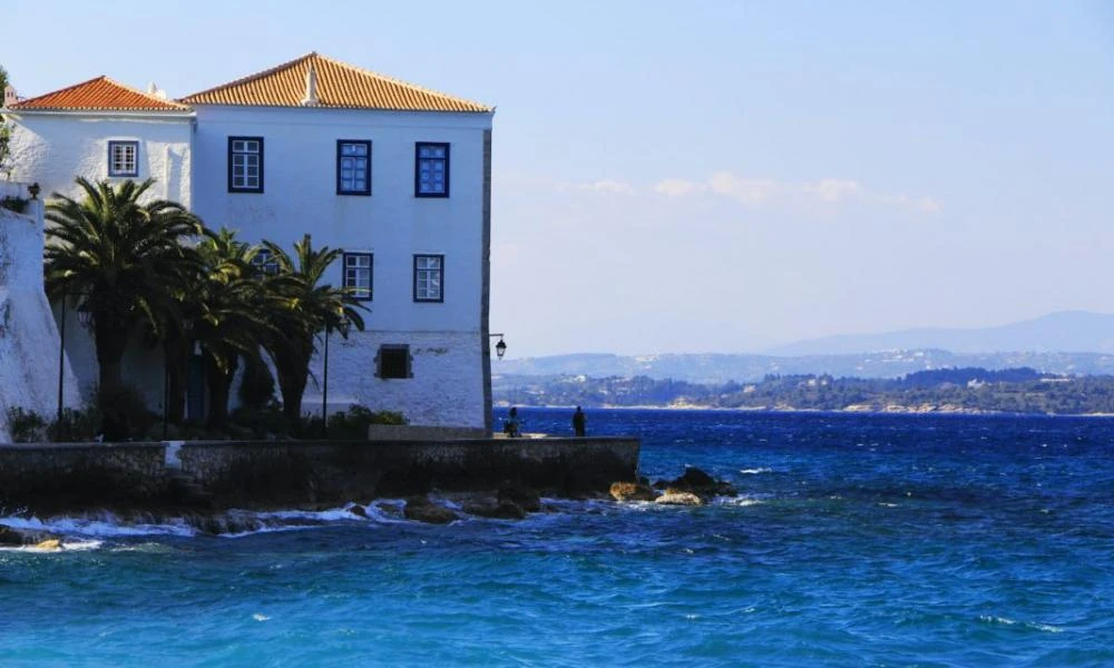 Τριήμερο Αγ. Πνεύματος: Σε υψηλά επίπεδα οι προκρατήσεις στους δημοφιλείς προορισμούς